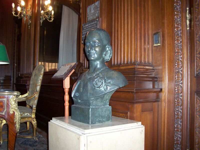 PASEO POR BUENOS AIRES RECORDANDO A EVITA