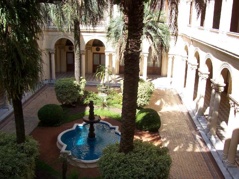 PASEO POR BUENOS AIRES RECORDANDO A EVITA