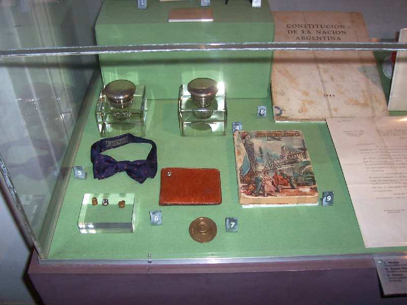 PASEO POR BUENOS AIRES RECORDANDO A EVITA