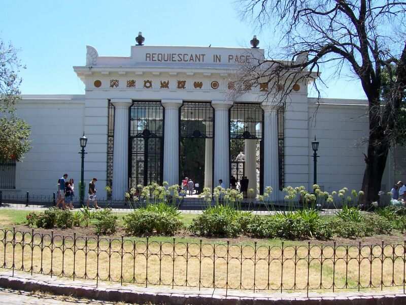 PASEO POR BUENOS AIRES RECORDANDO A EVITA