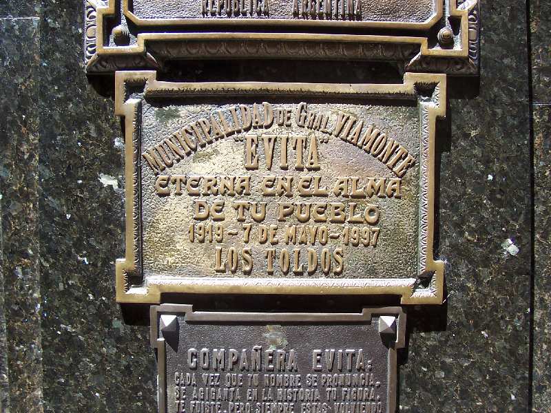 PASEO POR BUENOS AIRES RECORDANDO A EVITA