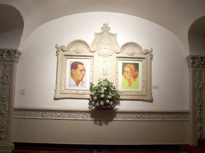 PASEO POR BUENOS AIRES RECORDANDO A EVITA