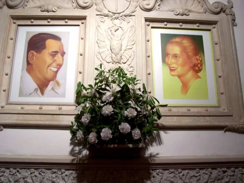 PASEO POR BUENOS AIRES RECORDANDO A EVITA