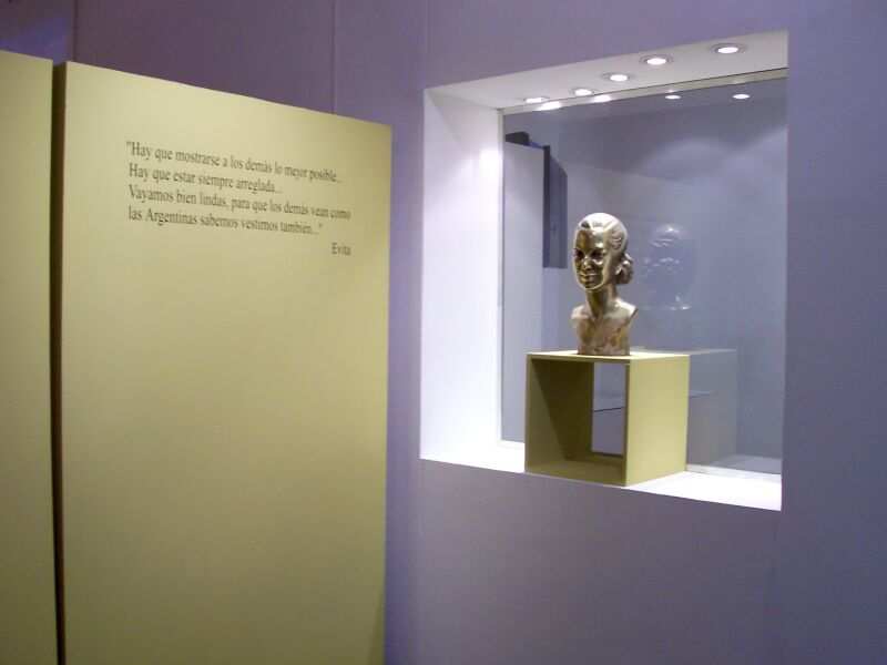 PASEO POR BUENOS AIRES RECORDANDO A EVITA