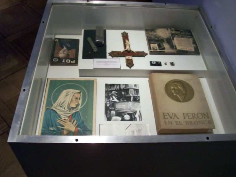 PASEO POR BUENOS AIRES RECORDANDO A EVITA