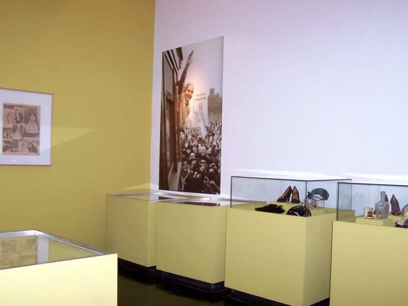 PASEO POR BUENOS AIRES RECORDANDO A EVITA