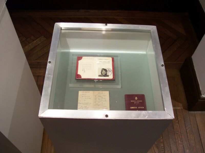 PASEO POR BUENOS AIRES RECORDANDO A EVITA