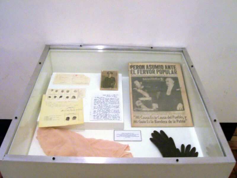 PASEO POR BUENOS AIRES RECORDANDO A EVITA