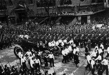 12 FOTOS DEL FUNERAL DE EVITA