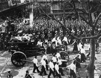 12 FOTOS DEL FUNERAL DE EVITA