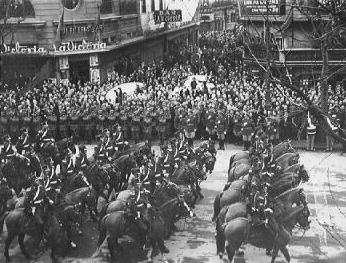 12 FOTOS DEL FUNERAL DE EVITA