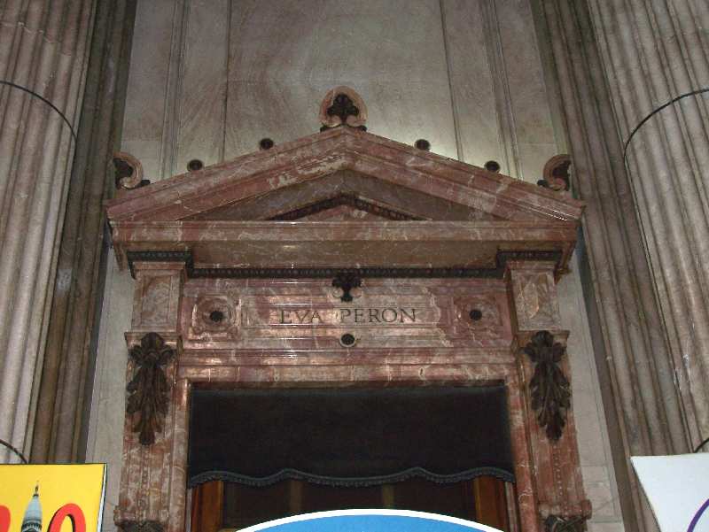 PASEO POR BUENOS AIRES RECORDANDO A EVITA