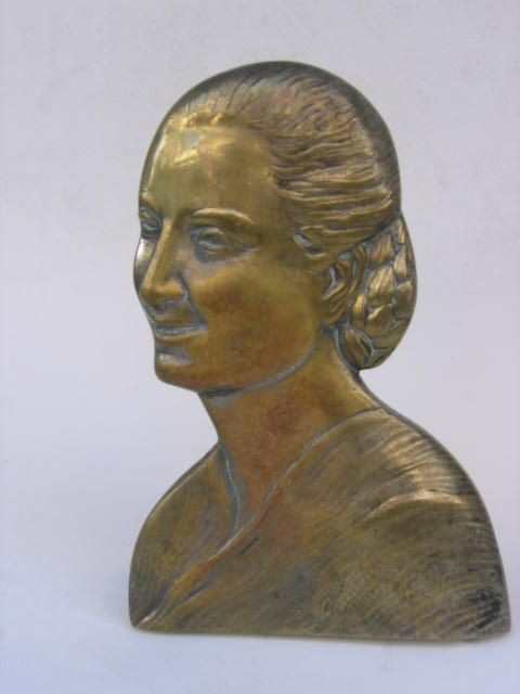 EVITA EN BRONCE