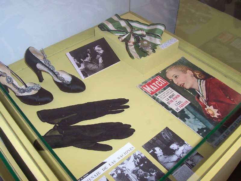 PASEO POR BUENOS AIRES RECORDANDO A EVITA