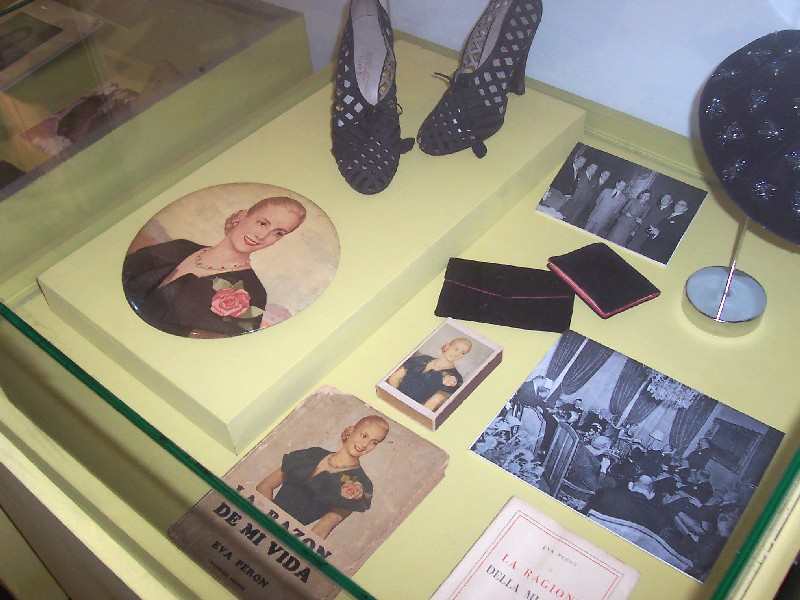 PASEO POR BUENOS AIRES RECORDANDO A EVITA