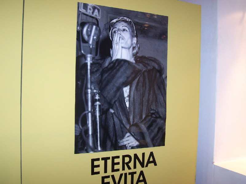 PASEO POR BUENOS AIRES RECORDANDO A EVITA
