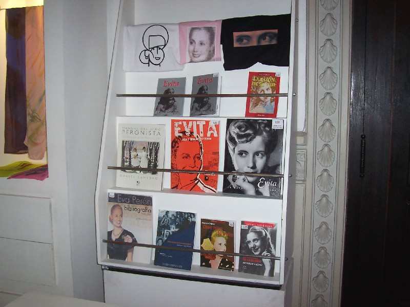 PASEO POR BUENOS AIRES RECORDANDO A EVITA