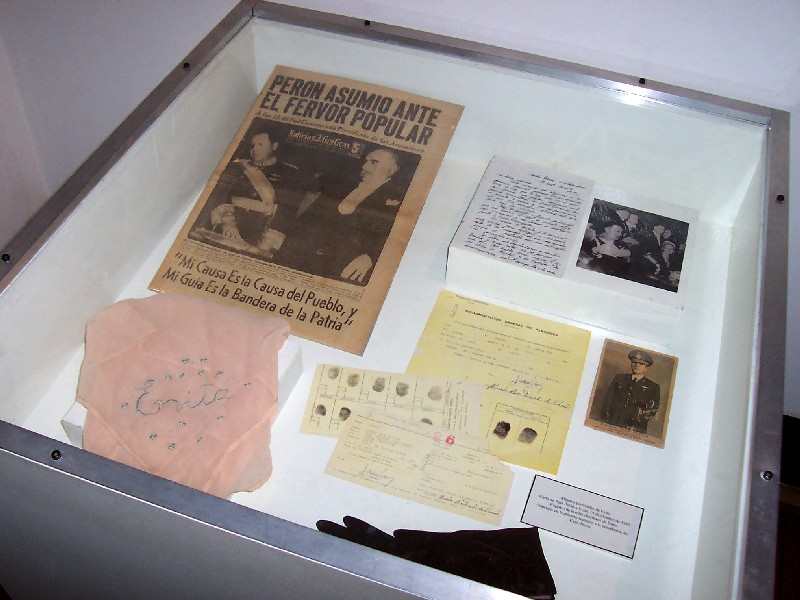 PASEO POR BUENOS AIRES RECORDANDO A EVITA