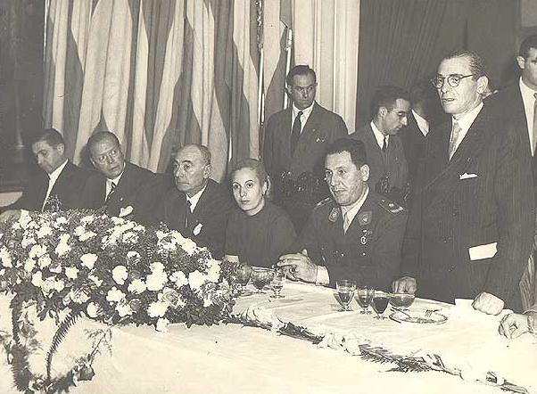9 FOTOS DE EVITA Y PERON