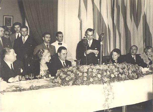 9 FOTOS DE EVITA Y PERON