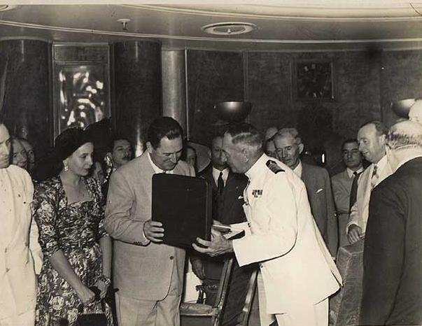 9 FOTOS DE EVITA Y PERON