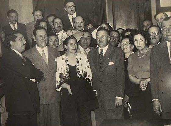 9 FOTOS DE EVITA Y PERON