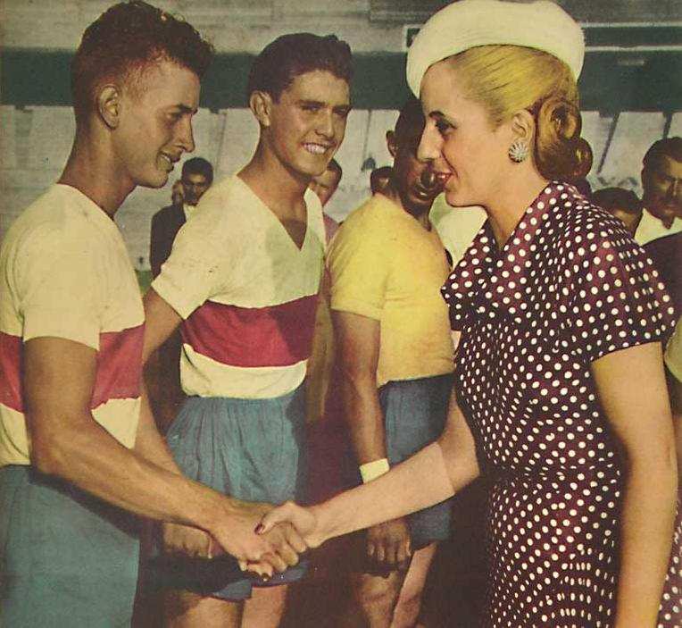 EVITA JUNTO CON JOVENES DEPORTISTAS