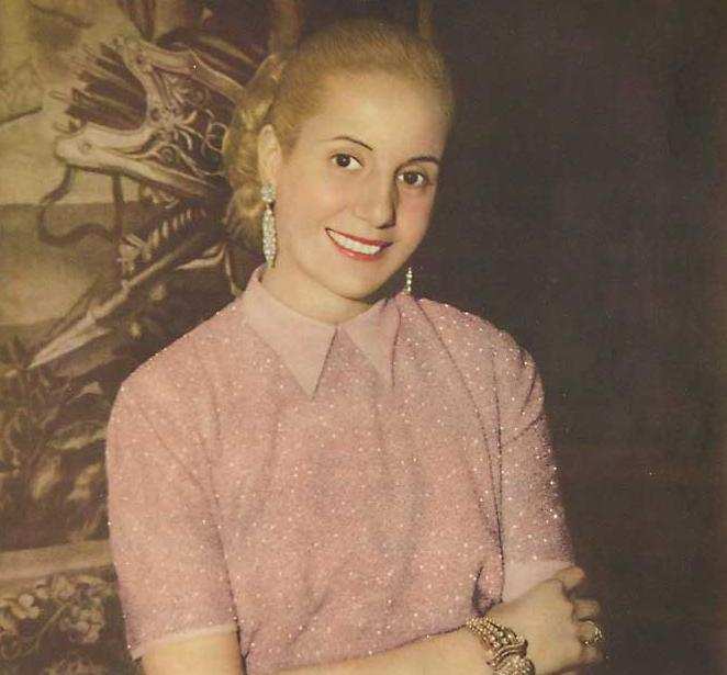 EVITA SONRIENDO