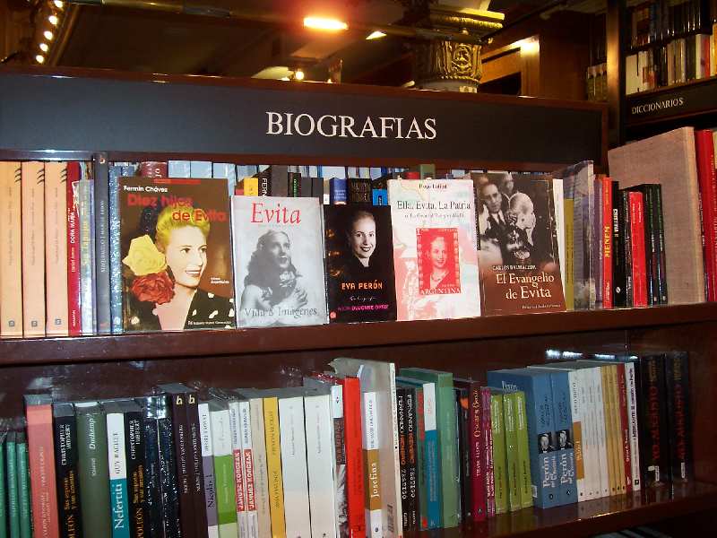 PASEO POR BUENOS AIRES RECORDANDO A EVITA