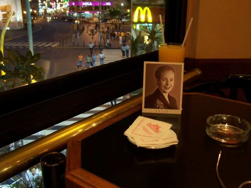 PASEO POR BUENOS AIRES RECORDANDO A EVITA