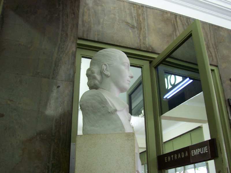 PASEO POR BUENOS AIRES RECORDANDO A EVITA