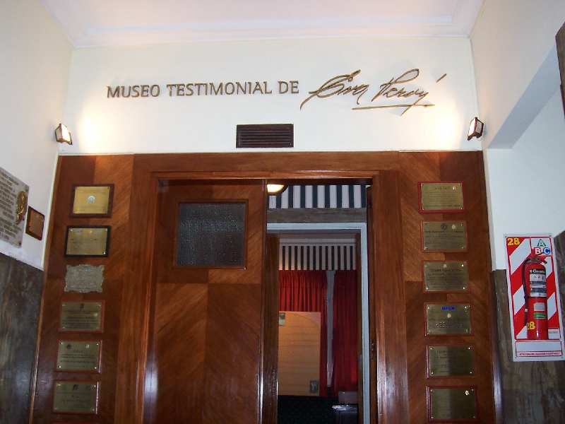 PASEO POR BUENOS AIRES RECORDANDO A EVITA