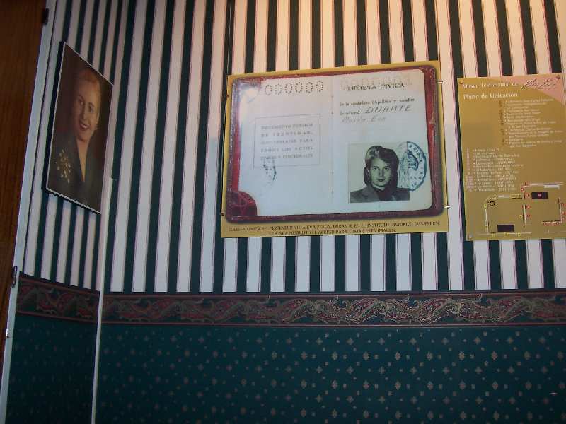 PASEO POR BUENOS AIRES RECORDANDO A EVITA