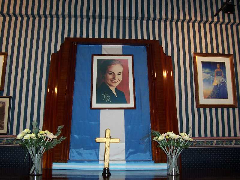 PASEO POR BUENOS AIRES RECORDANDO A EVITA