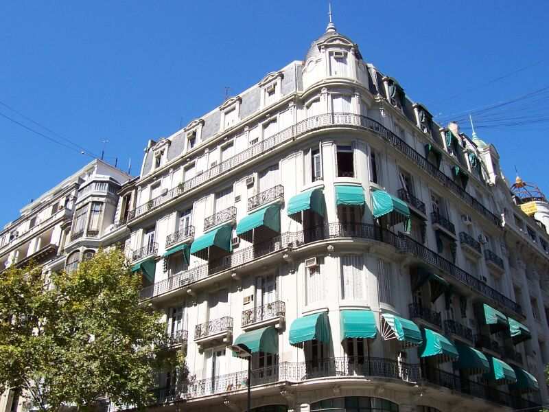 PASEO POR BUENOS AIRES RECORDANDO A EVITA