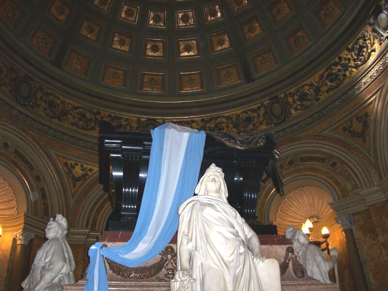 INTERIOR MAUSOLEO GENERAL SAN MARTIN