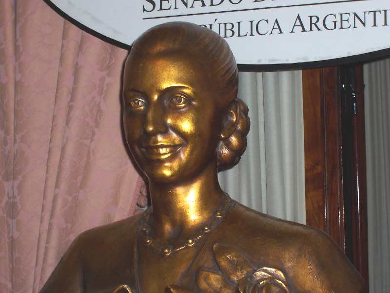 PASEO POR BUENOS AIRES RECORDANDO A EVITA