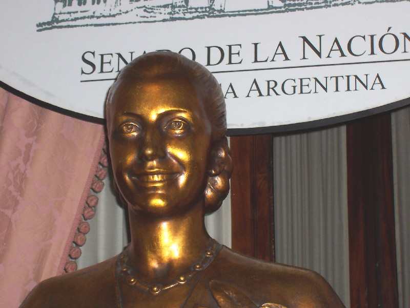 PASEO POR BUENOS AIRES RECORDANDO A EVITA