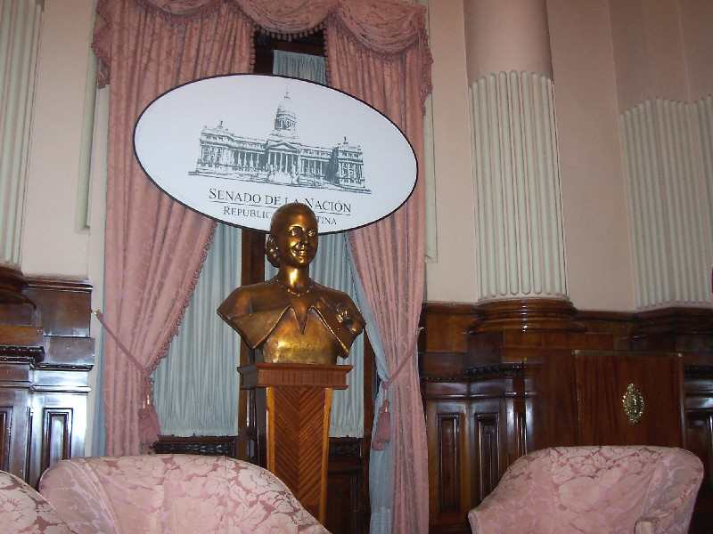 PASEO POR BUENOS AIRES RECORDANDO A EVITA