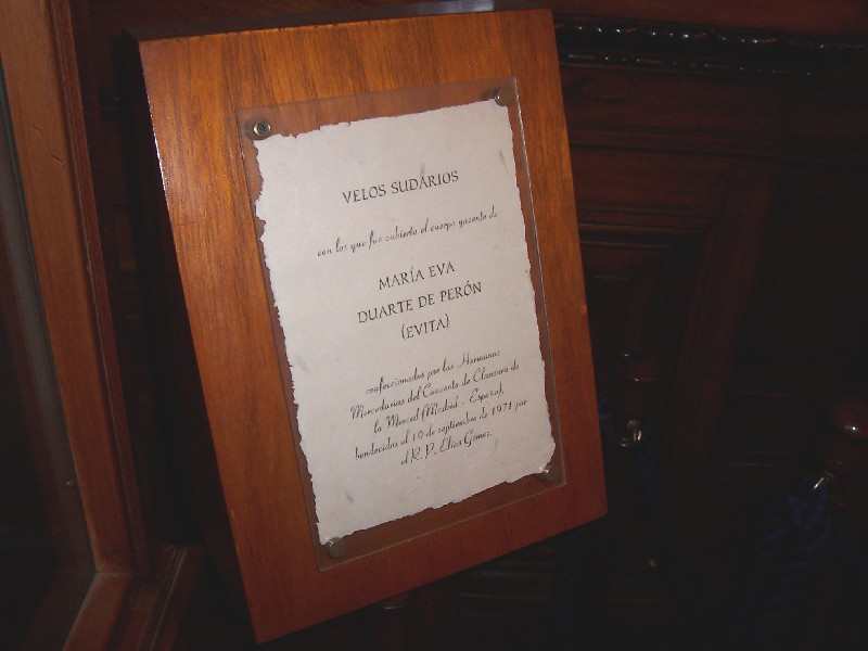 PASEO POR BUENOS AIRES RECORDANDO A EVITA