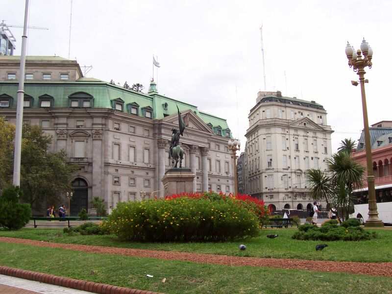 BANCO NACION y MONUMENTO ECUESTRE AL GENERAL BELGRANO, EL CREADOR DE LA BANDERA ARGENTINA