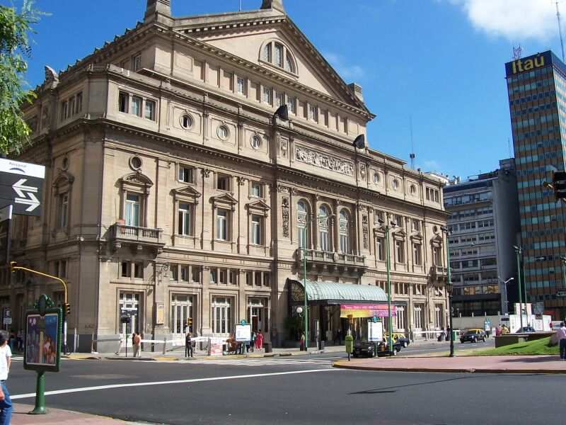 PASEO POR BUENOS AIRES RECORDANDO A EVITA