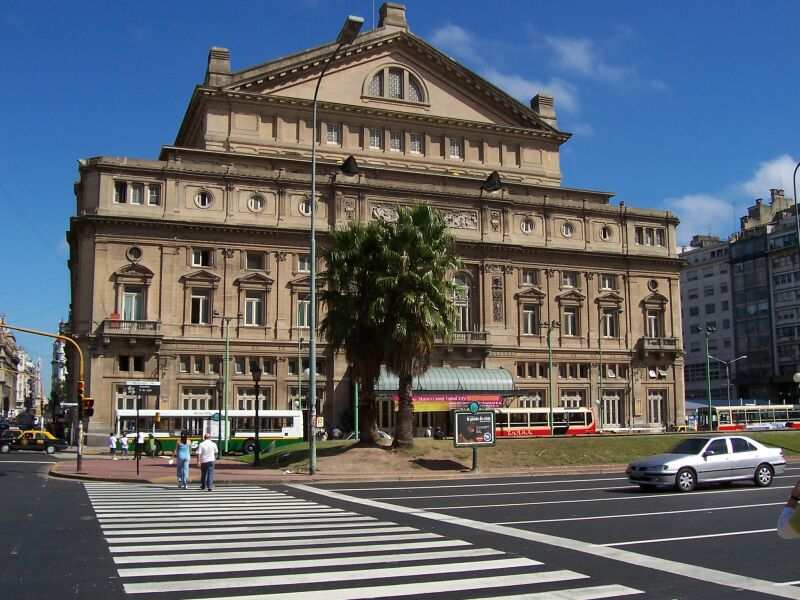 PASEO POR BUENOS AIRES RECORDANDO A EVITA