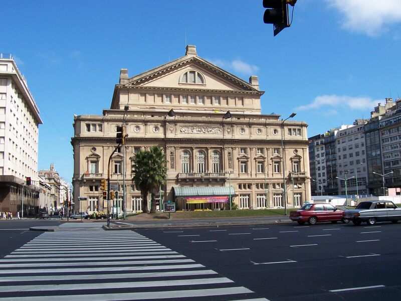 PASEO POR BUENOS AIRES RECORDANDO A EVITA