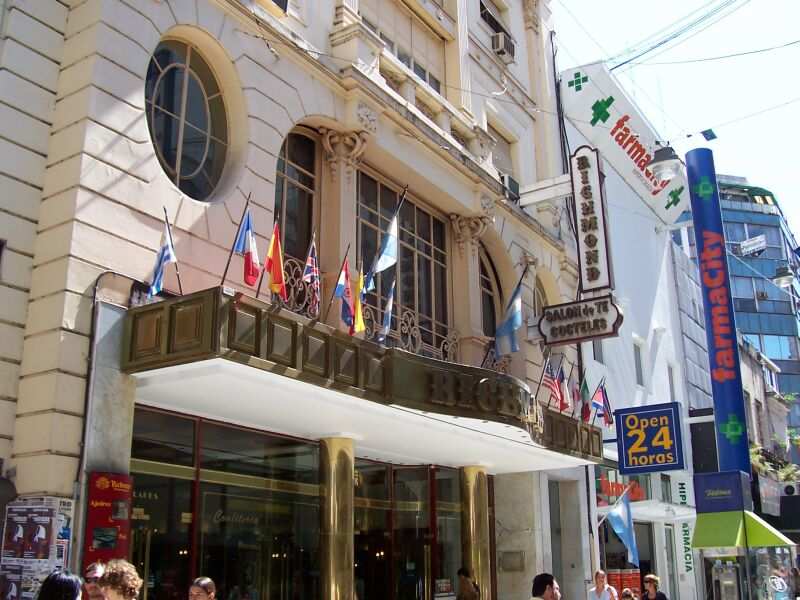 PASEO POR BUENOS AIRES RECORDANDO A EVITA