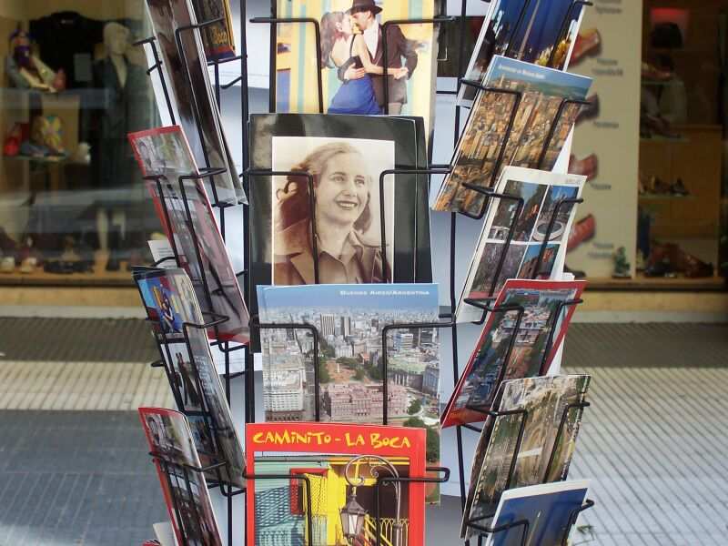 PASEO POR BUENOS AIRES RECORDANDO A EVITA