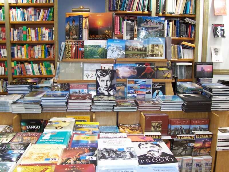 PASEO POR BUENOS AIRES RECORDANDO A EVITA