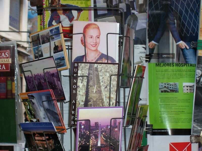 PASEO POR BUENOS AIRES RECORDANDO A EVITA