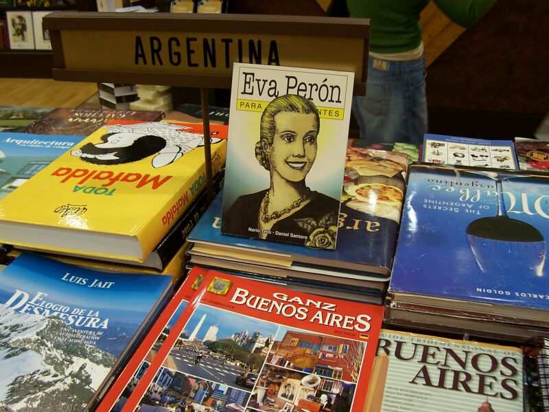 PASEO POR BUENOS AIRES RECORDANDO A EVITA