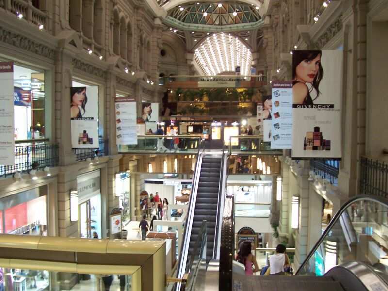 PASEO POR BUENOS AIRES RECORDANDO A EVITA
